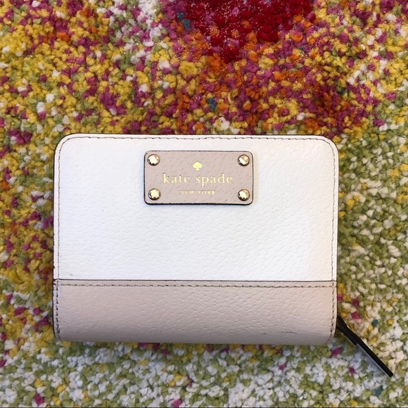 kate spade Handbags - Kate Spade Grove Street Wallet in White & Tan
